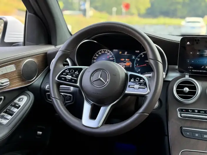 Mercedes-Benz GLC 2022 Model Facelift GLC 260 L 4MATIC Luxury Model – фото 10