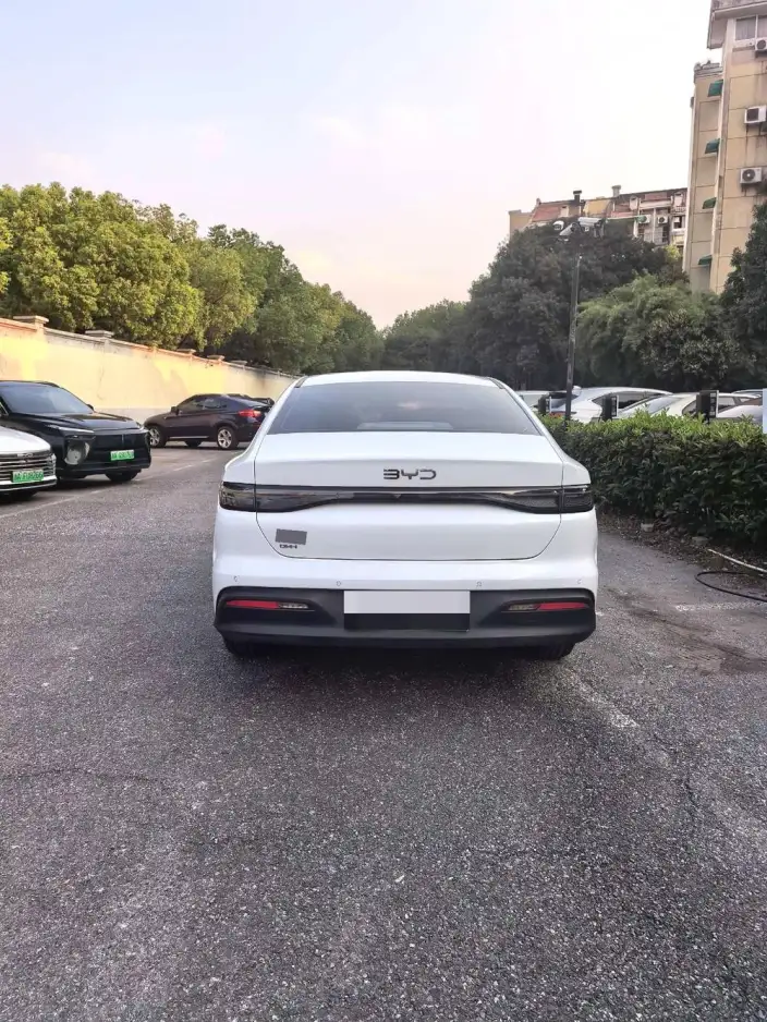 BYD Seal 05DM 2026 Model DM-i 128KM Luxury Model – фото 4