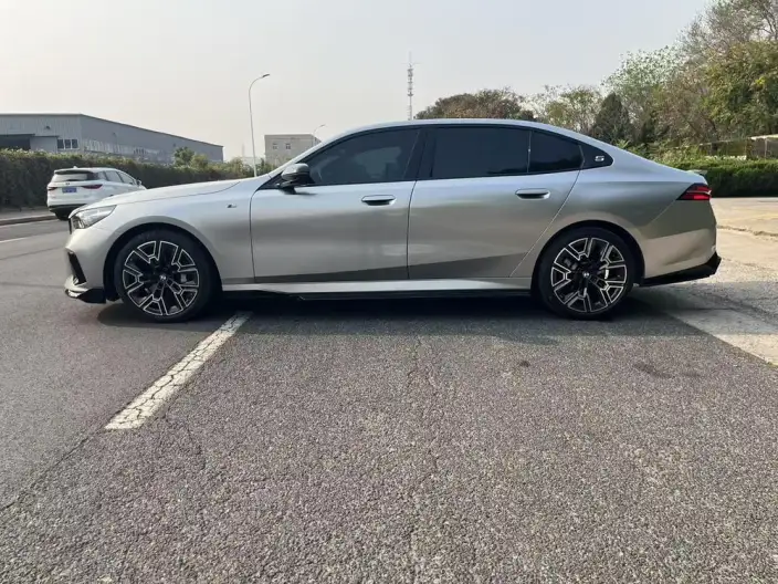 BMW 5 Series 2024 Model 530Li Exclusive Model M Sports Set – фото 4