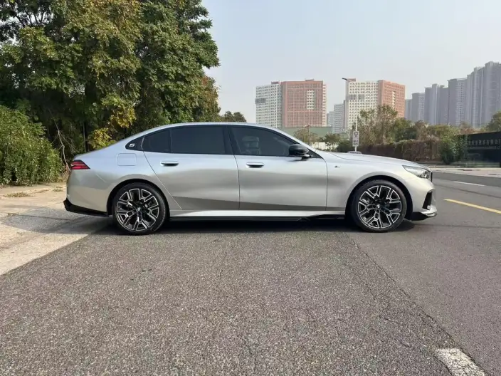 BMW 5 Series 2024 Model 530Li Exclusive Model M Sports Set – фото 7