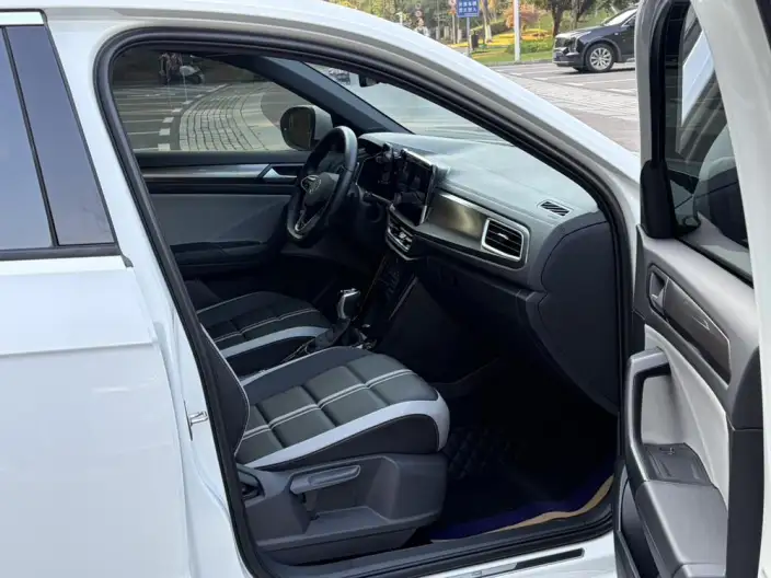 Volkswagen T-Roc 2024 Model 300TSI DSG Starlight Edition – фото 7