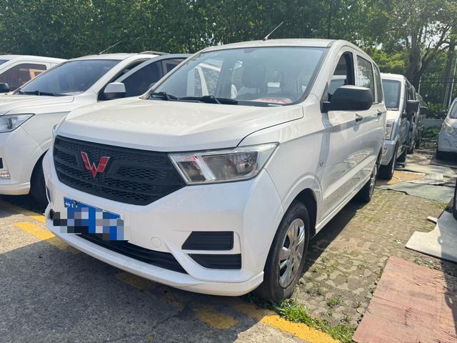 Wuling Hongguang Модель 2021 года 1.5L S Manual Com f ort
