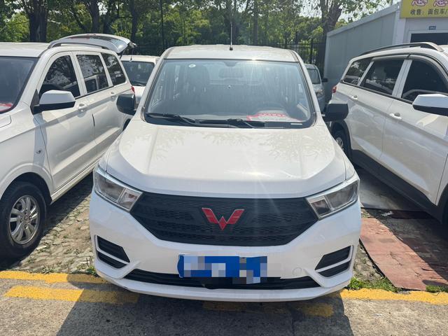 Wuling Hongguang Модель 2021 года 1.5L S Manual Com f ort