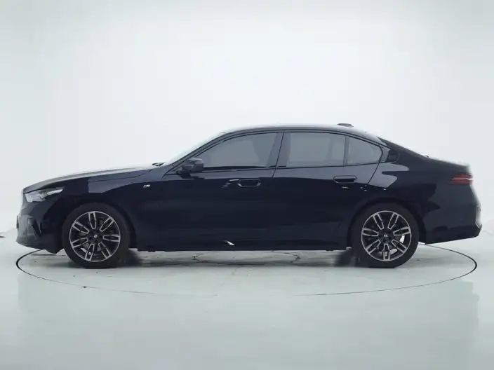 BMW 5 Series Imported 2024 Model 525i M Sports Set – фото 4