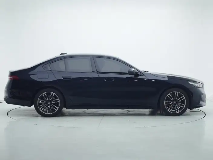 BMW 5 Series Imported 2024 Model 525i M Sports Set – фото 8