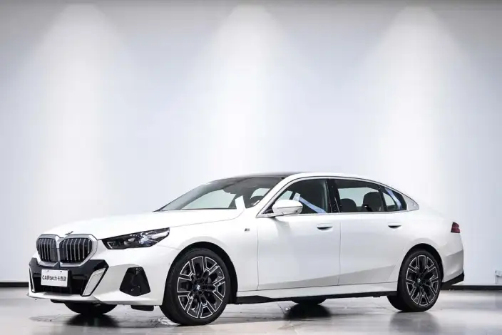 BMW 5 Series 2025 Model 530Li Exclusive Model M Sports Set – фото 1