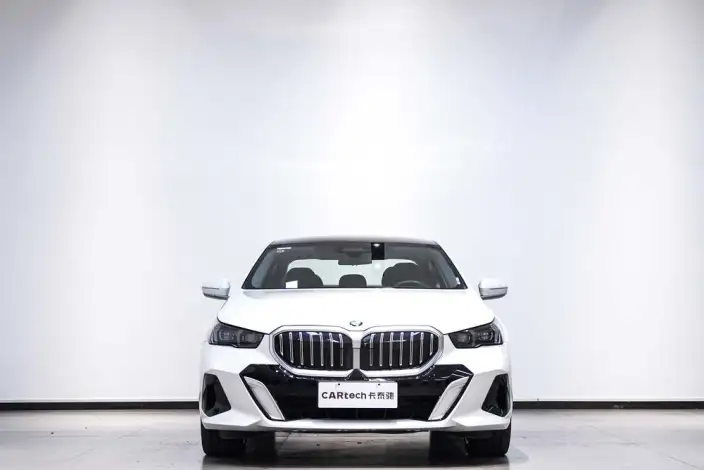 BMW 5 Series 2025 Model 530Li Exclusive Model M Sports Set – фото 2