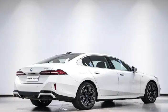 BMW 5 Series 2025 Model 530Li Exclusive Model M Sports Set – фото 5
