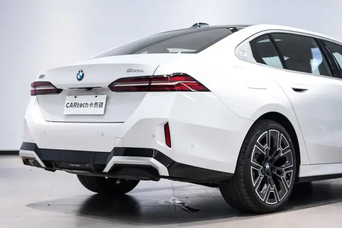 BMW 5 Series 2025 Model 530Li Exclusive Model M Sports Set – фото 10