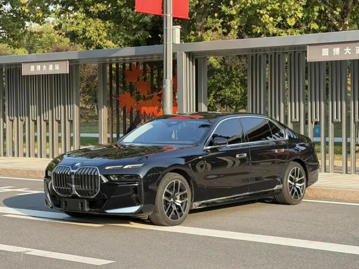 BMW 7 Series 2023 Model 735Li M Sports Set – фото 1