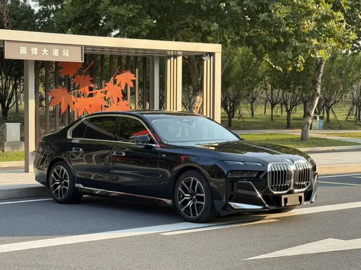 BMW 7 Series 2023 Model 735Li M Sports Set – фото 3