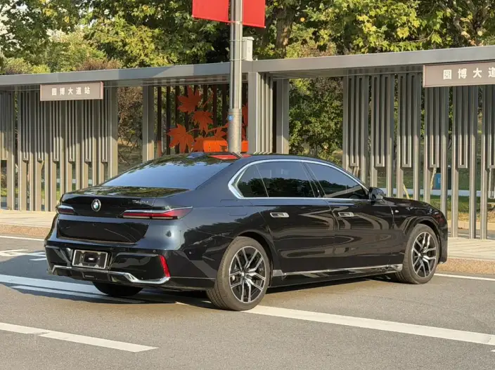BMW 7 Series 2023 Model 735Li M Sports Set – фото 6