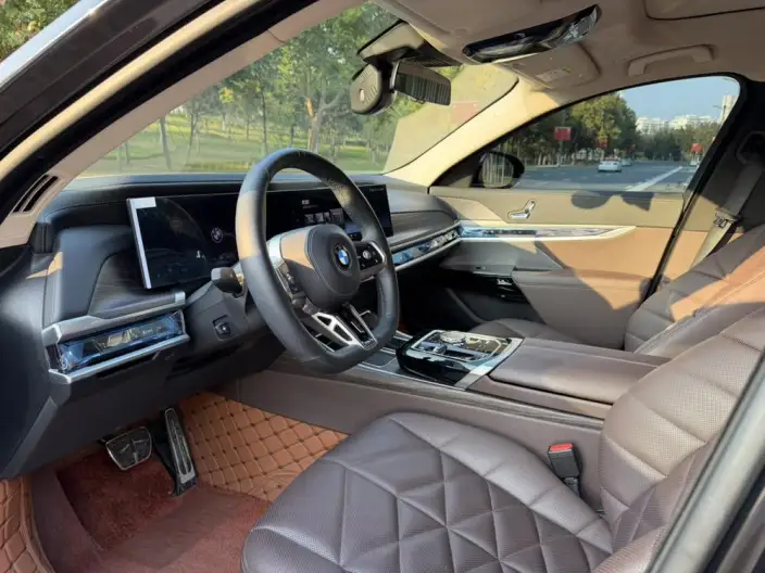 BMW 7 Series 2023 Model 735Li M Sports Set – фото 8