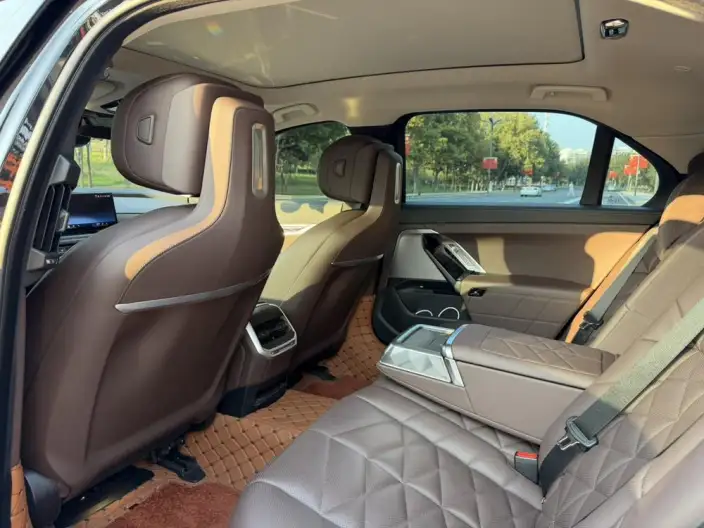 BMW 7 Series 2023 Model 735Li M Sports Set – фото 9