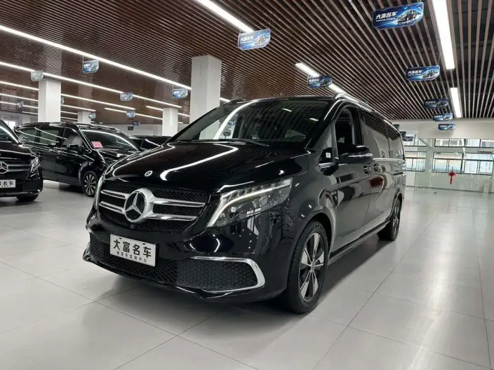 Mercedes-Benz V-Class 2022 Model V 260 L Long wheelbase Premium Edition – фото 1