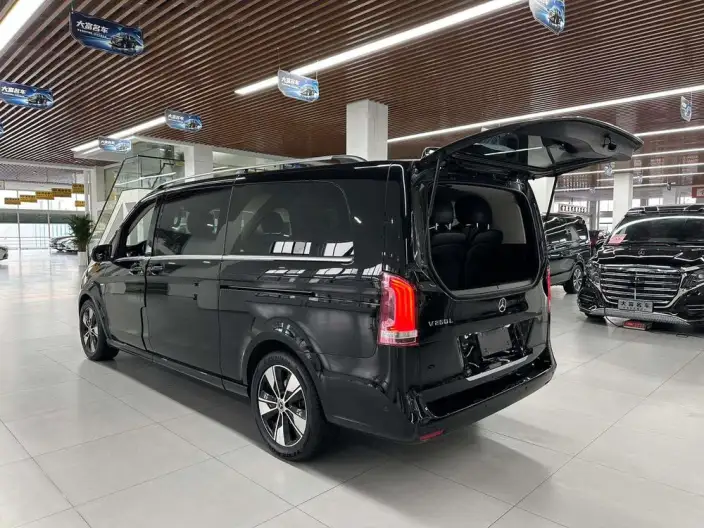 Mercedes-Benz V-Class 2022 Model V 260 L Long wheelbase Premium Edition – фото 2