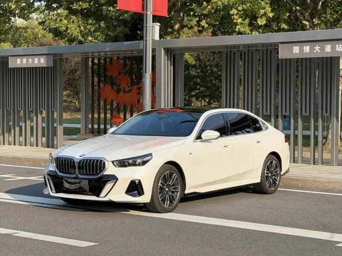 BMW 5 Series 2025 Model Facelift 525Li M Sports Set – фото 1