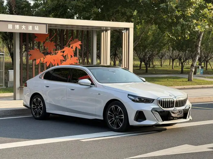 BMW 5 Series 2025 Model Facelift 525Li M Sports Set – фото 3