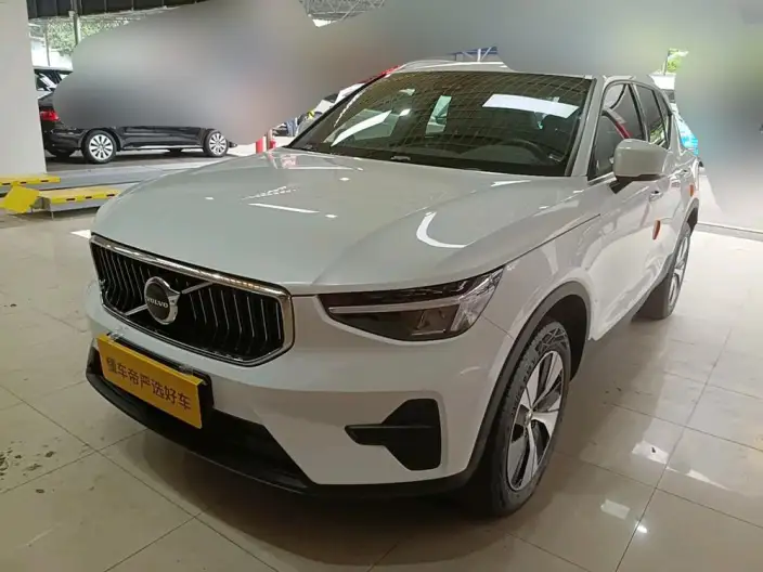 Volvo XC40 2024 Model B3 Smart Range Deluxe Edition – фото 1