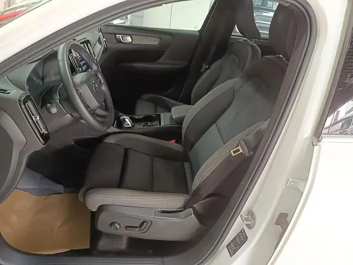 Volvo XC40 2024 Model B3 Smart Range Deluxe Edition – фото 10