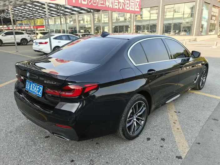 BMW 5 Series 2022 Model Facelift II 525Li M Sports Set – фото 6