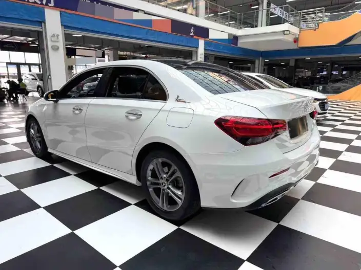 Mercedes-Benz A-class 2022 Model A 180 L Sports sedan – фото 4