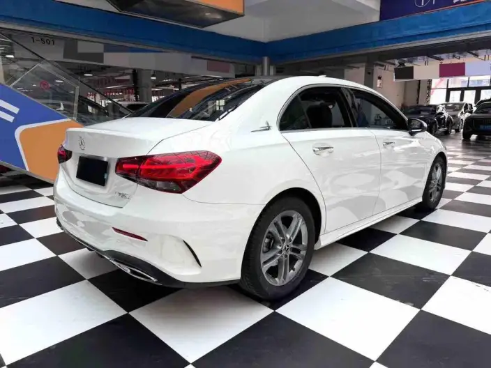 Mercedes-Benz A-class 2022 Model A 180 L Sports sedan – фото 6