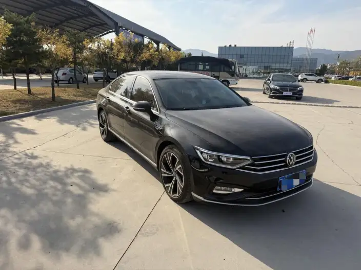 Volkswagen Magotan 2021 Model 330TSI DSG 30th Anniversary Memorial Edition – фото 3