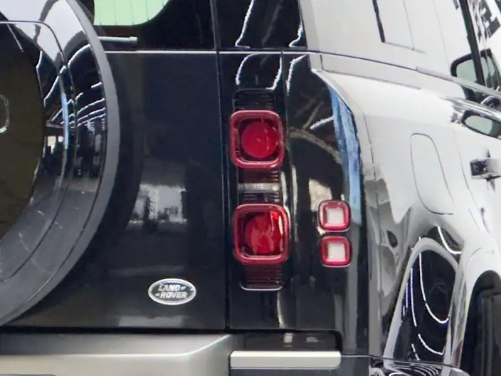 Land Rover Defender 2025 Model 110 3.0T P400 HSE X-Dynamic – фото 5