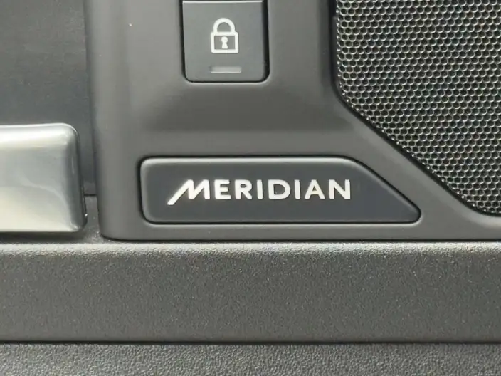 Land Rover Defender 2025 Model 110 3.0T P400 HSE X-Dynamic – фото 9