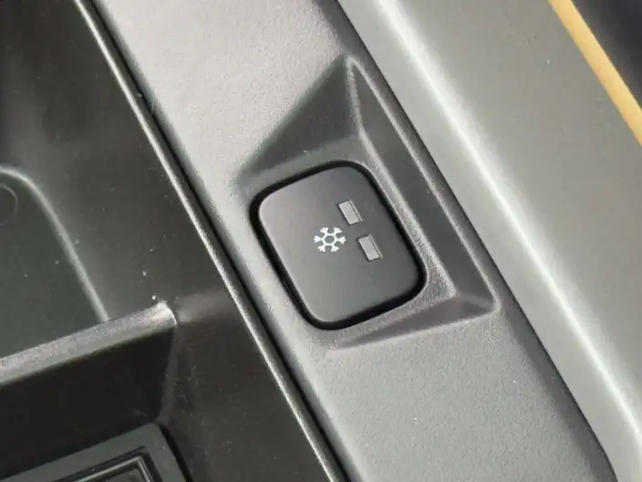 Land Rover Defender 2025 Model 110 3.0T P400 HSE X-Dynamic – фото 10
