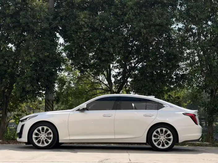 Cadillac CT5 2023 Model 28T Fashion Model – фото 3