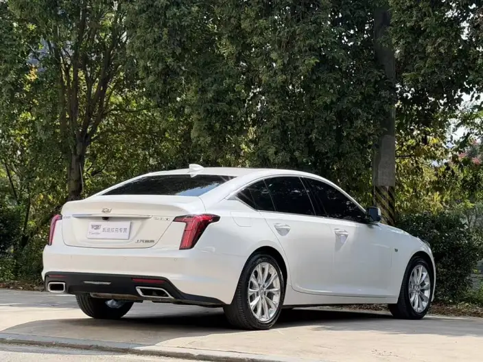 Cadillac CT5 2023 Model 28T Fashion Model – фото 5
