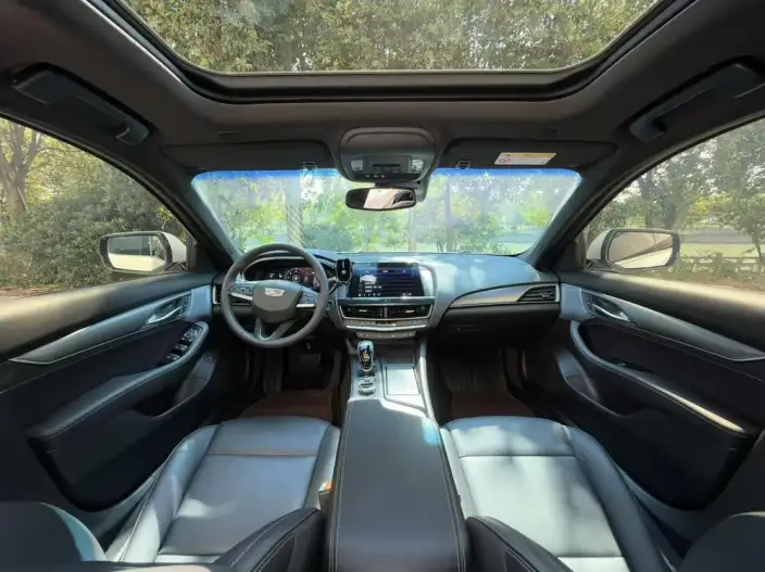 Cadillac CT5 2023 Model 28T Fashion Model – фото 6