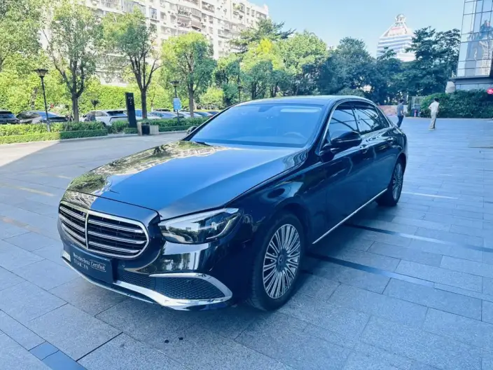 Mercedes-Benz E-Class 2023 Model E 300 L Fashion Model sedan – фото 1
