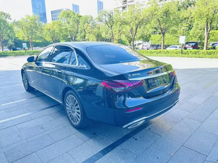 Mercedes-Benz E-Class 2023 Model E 300 L Fashion Model sedan – фото 4