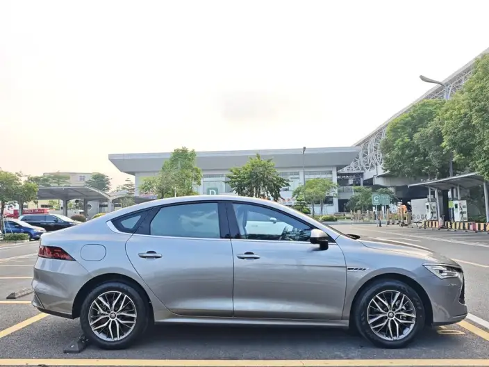 BYD Qin PLUS DM 2021 Model DM-i 120KM Noble Model – фото 7