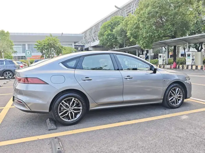 BYD Qin PLUS DM 2021 Model DM-i 120KM Noble Model – фото 10