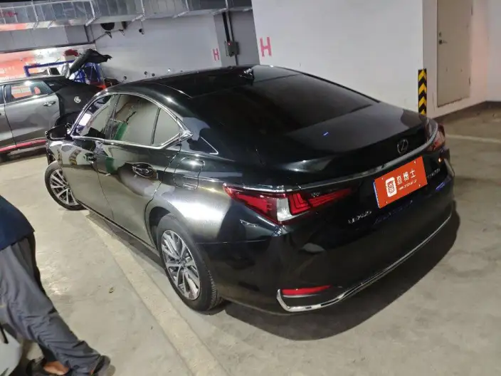 Lexus ES 2022 Model 200 Superior Edition – фото 3