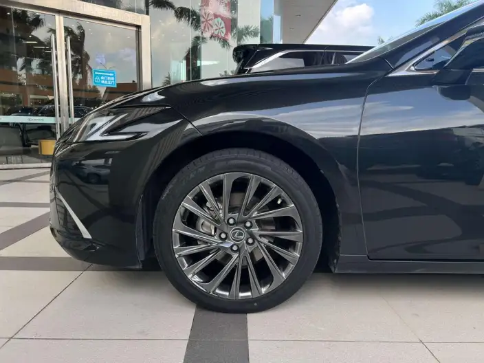 Lexus ES 2025 Model 300h Premium – фото 3