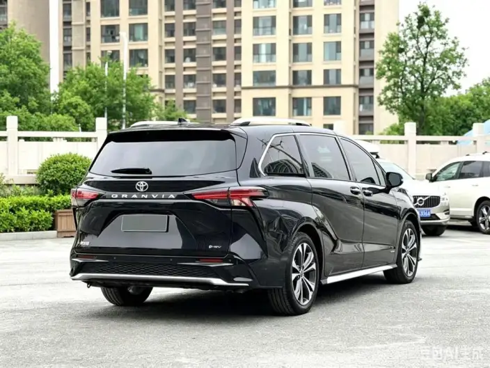 Granvia 2024 Model Intelligent Hybrid 2.5L 2WD Comfort Edition – фото 6