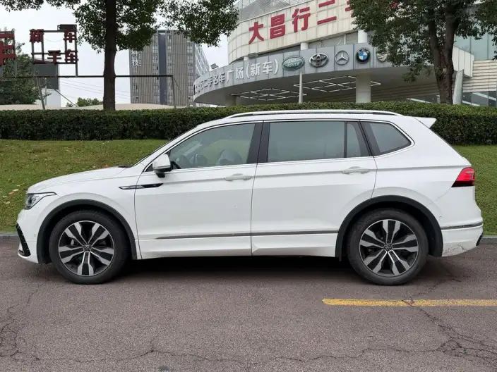 Volkswagen Tiguan L 2022 Model 330TSI Automatic 2WD R-Line Enjoy the version more – фото 3