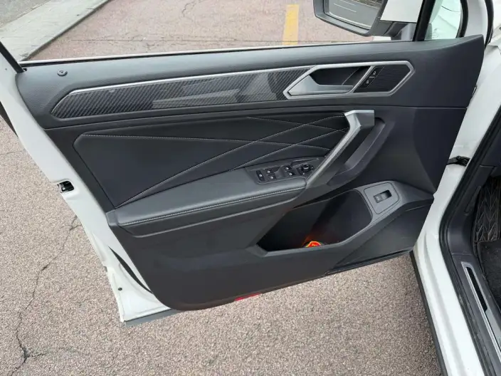 Volkswagen Tiguan L 2022 Model 330TSI Automatic 2WD R-Line Enjoy the version more – фото 6