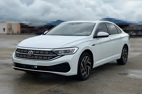 Volkswagen Sagitar 2023 Model 200TSI DSG Flying Version – фото 1