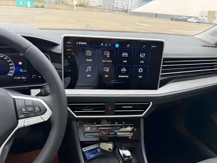 Volkswagen Sagitar 2023 Model 200TSI DSG Flying Version – фото 9