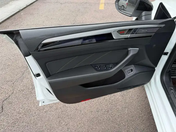 Volkswagen CC 2023 Model 380TSI Eye-catching version – фото 6
