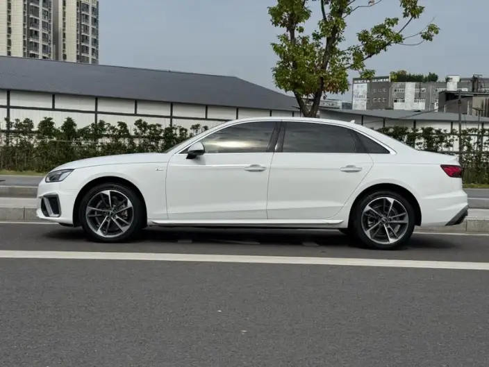 Audi A4 L 2022 Model 40 TFSI Fashion Dynamic Model – фото 3