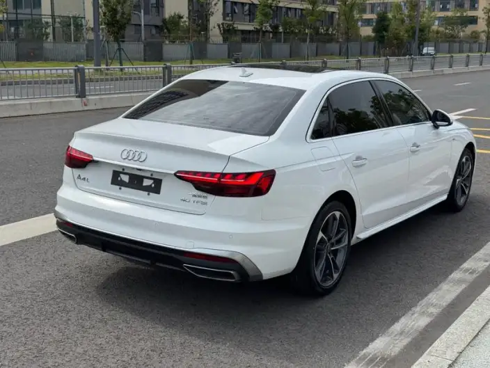Audi A4 L 2022 Model 40 TFSI Fashion Dynamic Model – фото 6