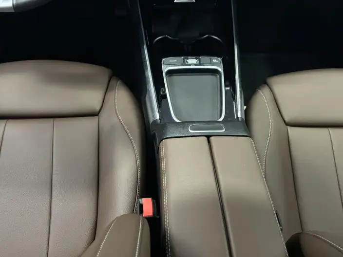 Mercedes-Benz GLB 2025 Model GLB 220 Fashion Model – фото 5