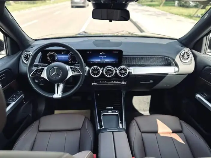 Mercedes-Benz GLB 2025 Model GLB 220 Fashion Model – фото 7